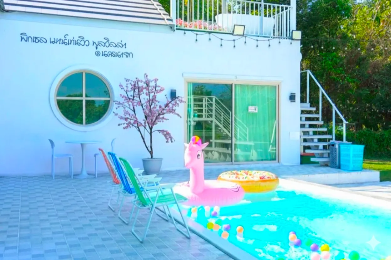 Pixel​ mountain​ view​ pool​villa​