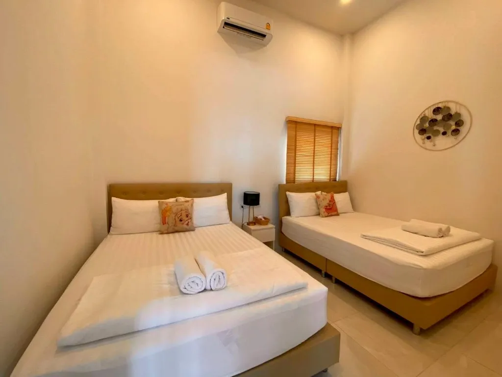 Holiday Pool Villa Bangsean