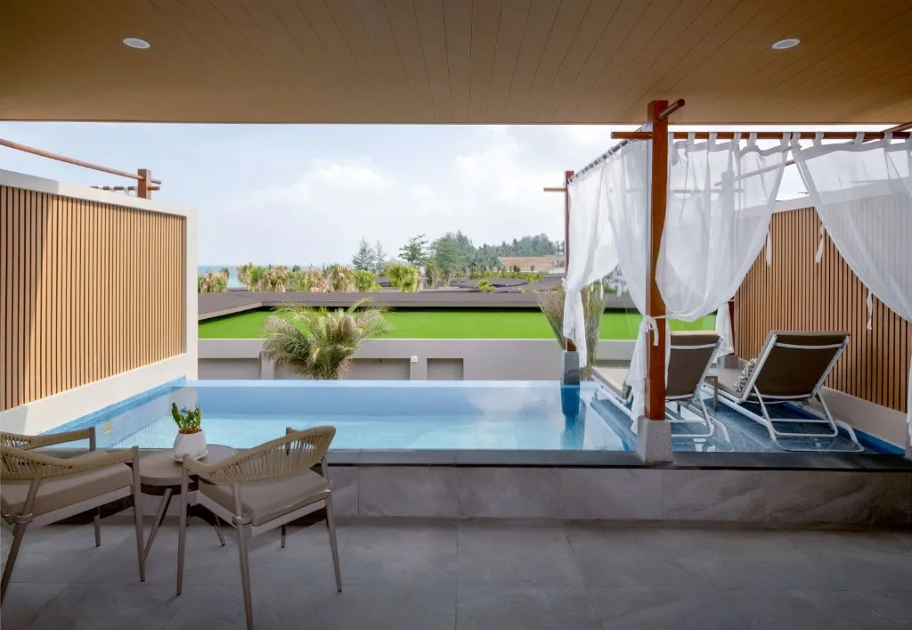 SEASIDE POOL SUITE