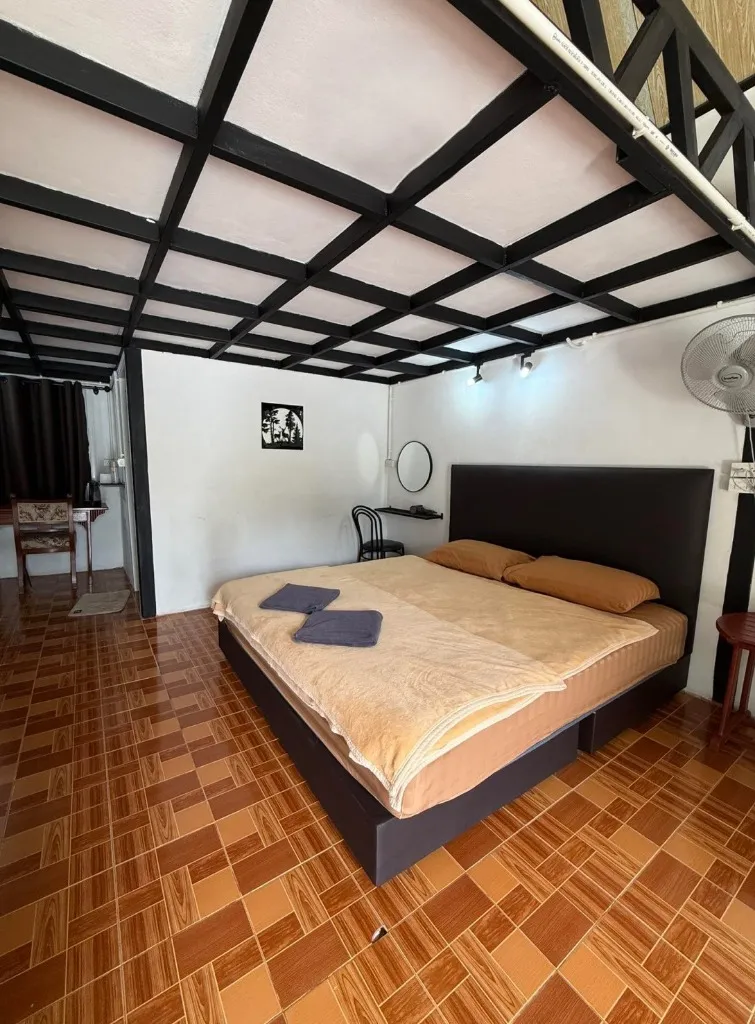 ม่านฝน บ้านสำหรับ 4 ท่าน ฟาร์มสุข Glamping