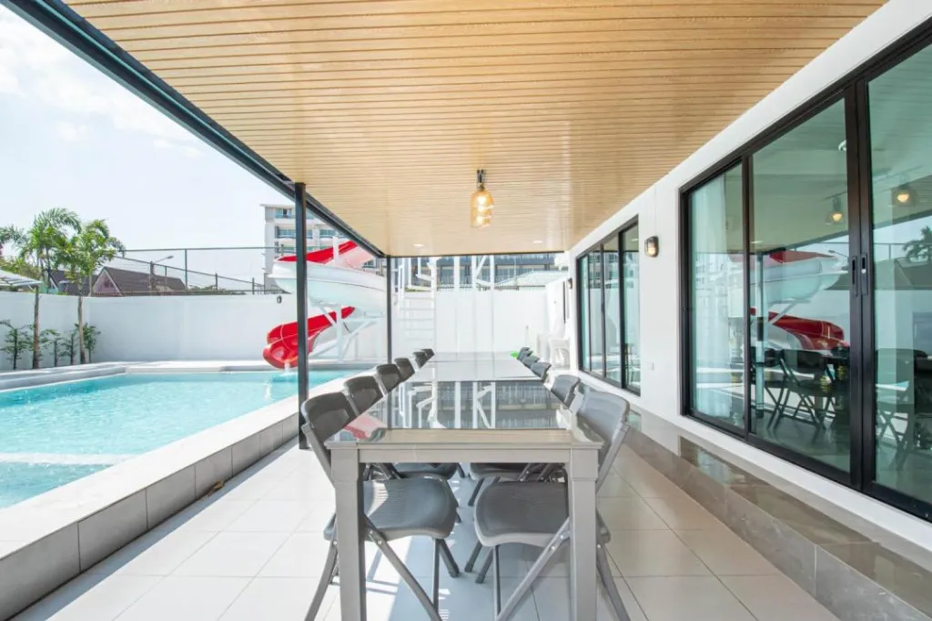 Beach point pool villa pattaya