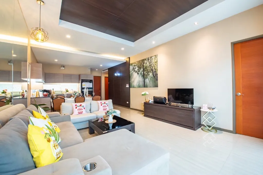 Crazy pool villa pattaya