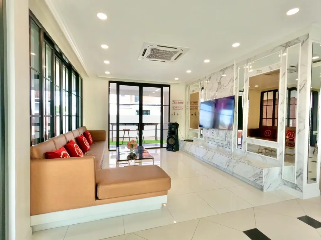 Exquisite pool Villa H