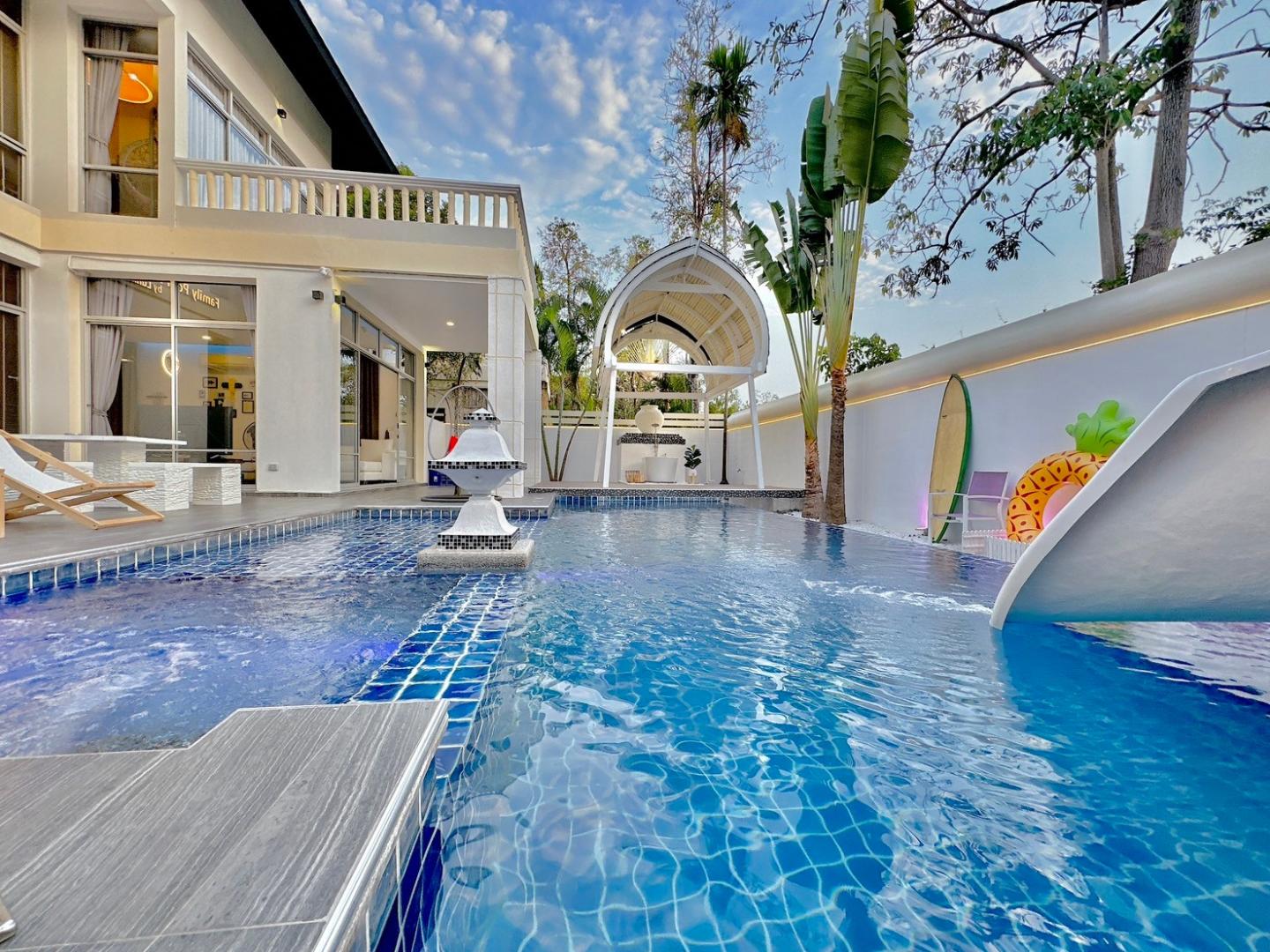 Family Pool Villa