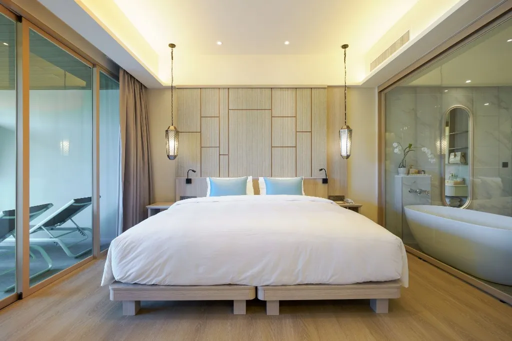 POOL SUITE