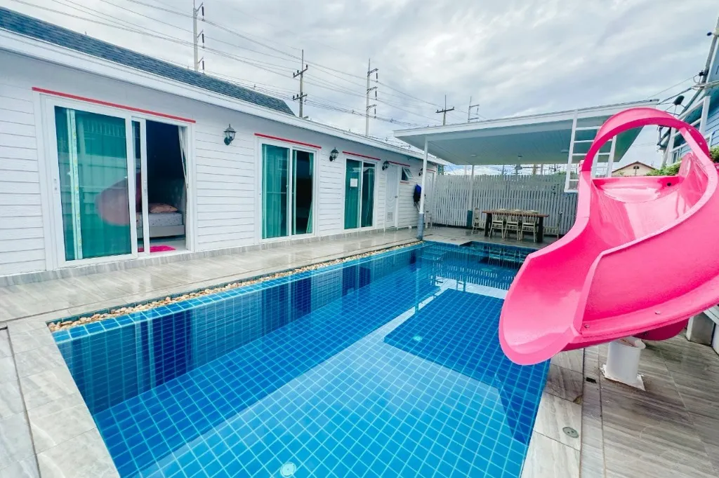 AB4 white house pool villa 