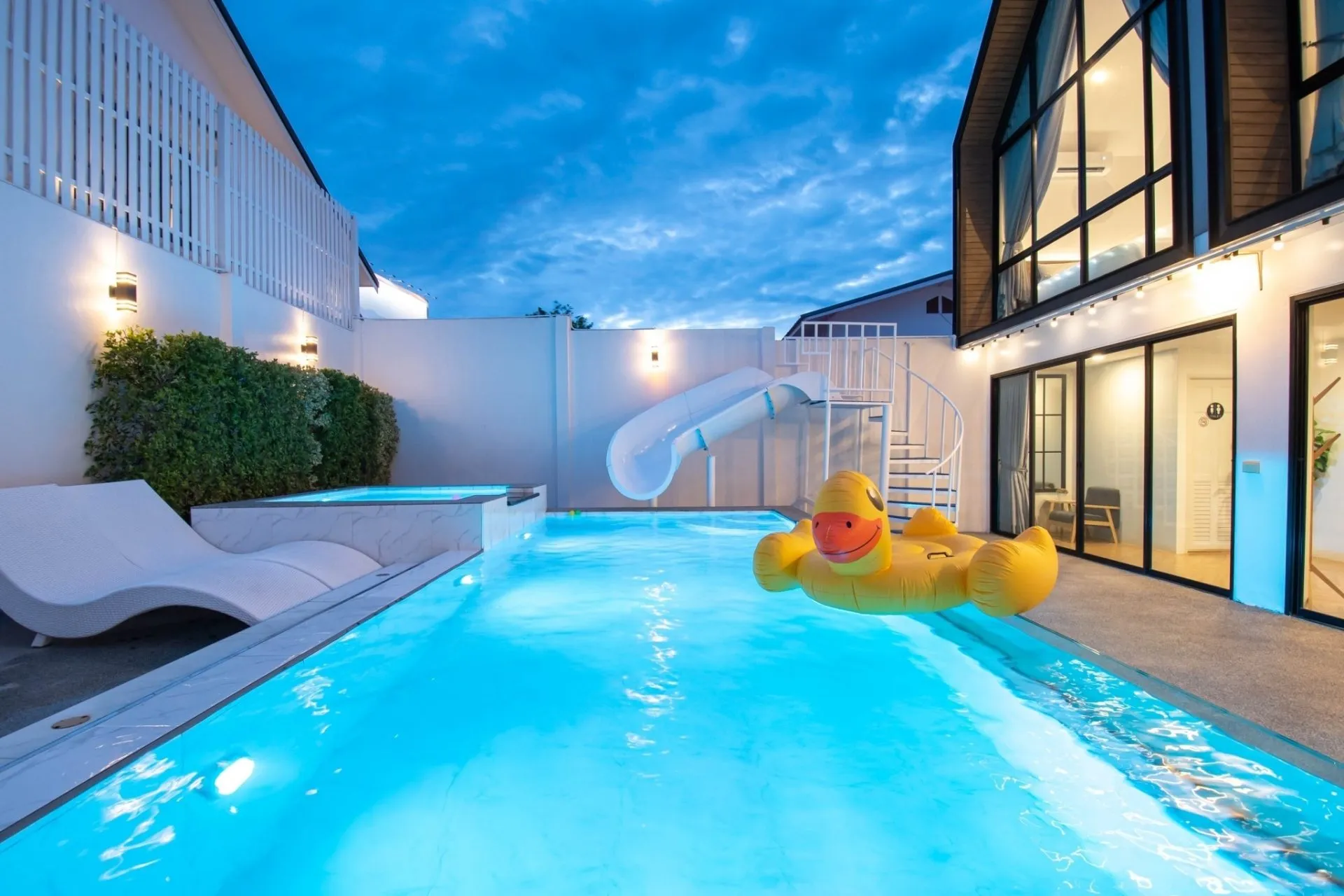 The R2 Poolvilla (little)