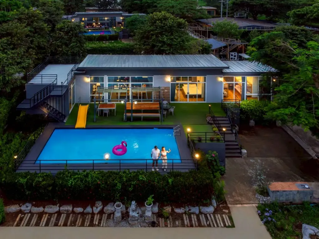 Modern Italian Pool Villa 4