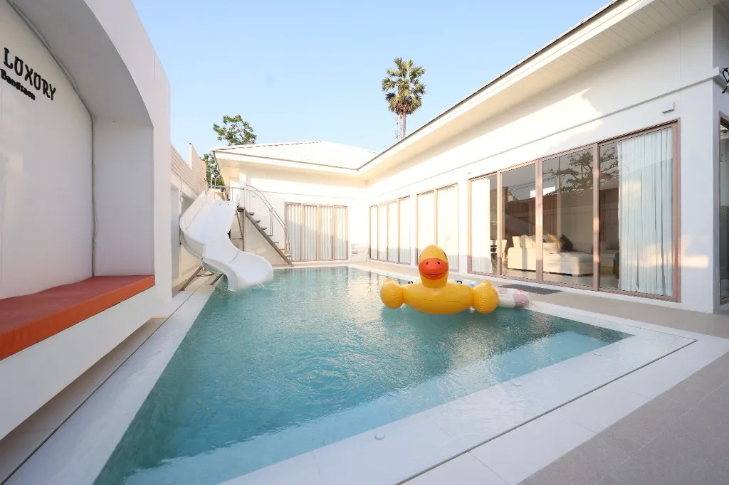 THE BOTANY LUXURY บางแสน