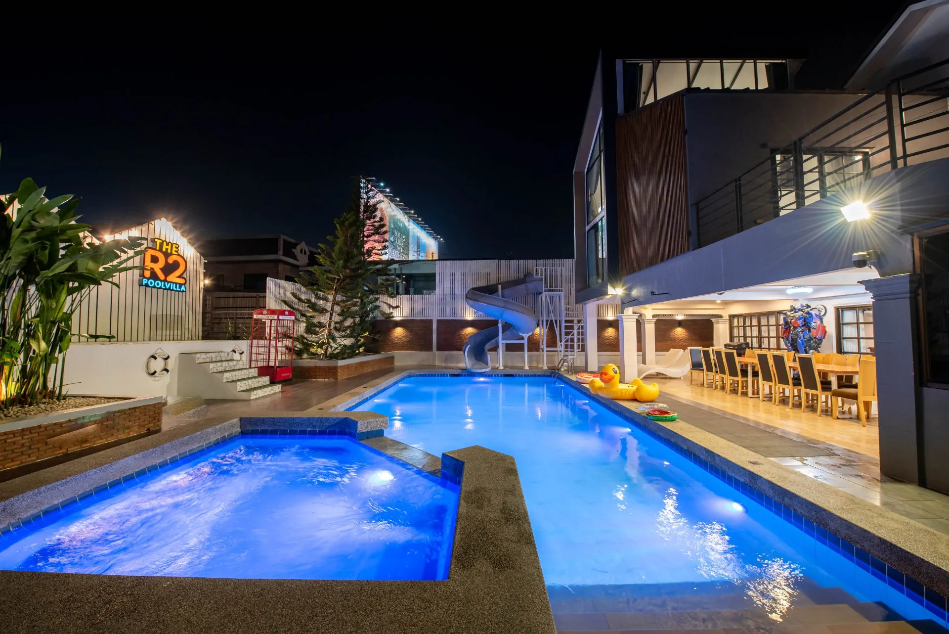 The R2 Poolvilla