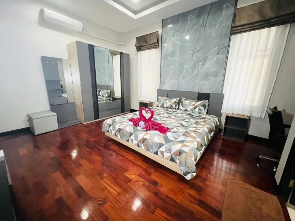 Gorges Sea Pool Villa บางเสร่