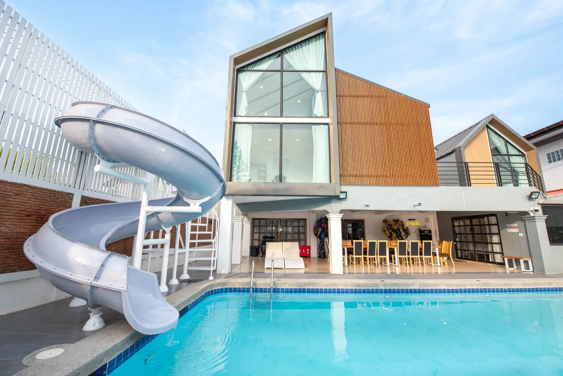 The R2 Poolvilla