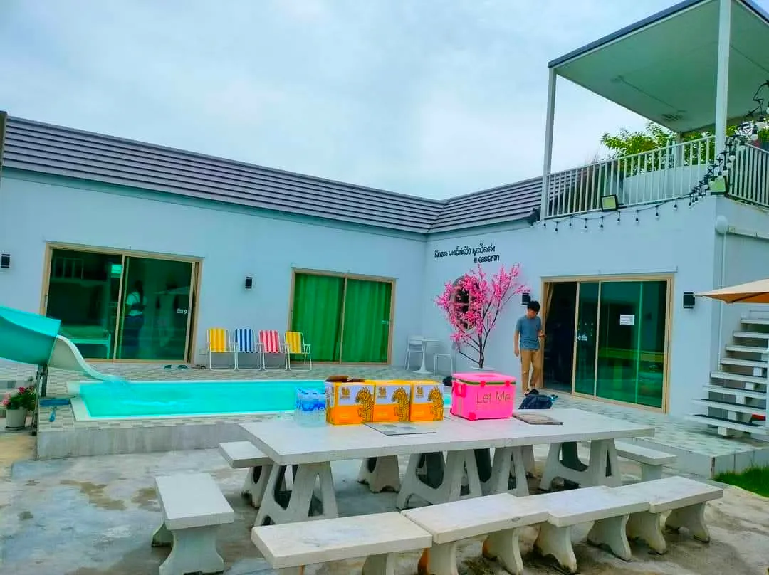 Pixel​ mountain​ view​ pool​villa​