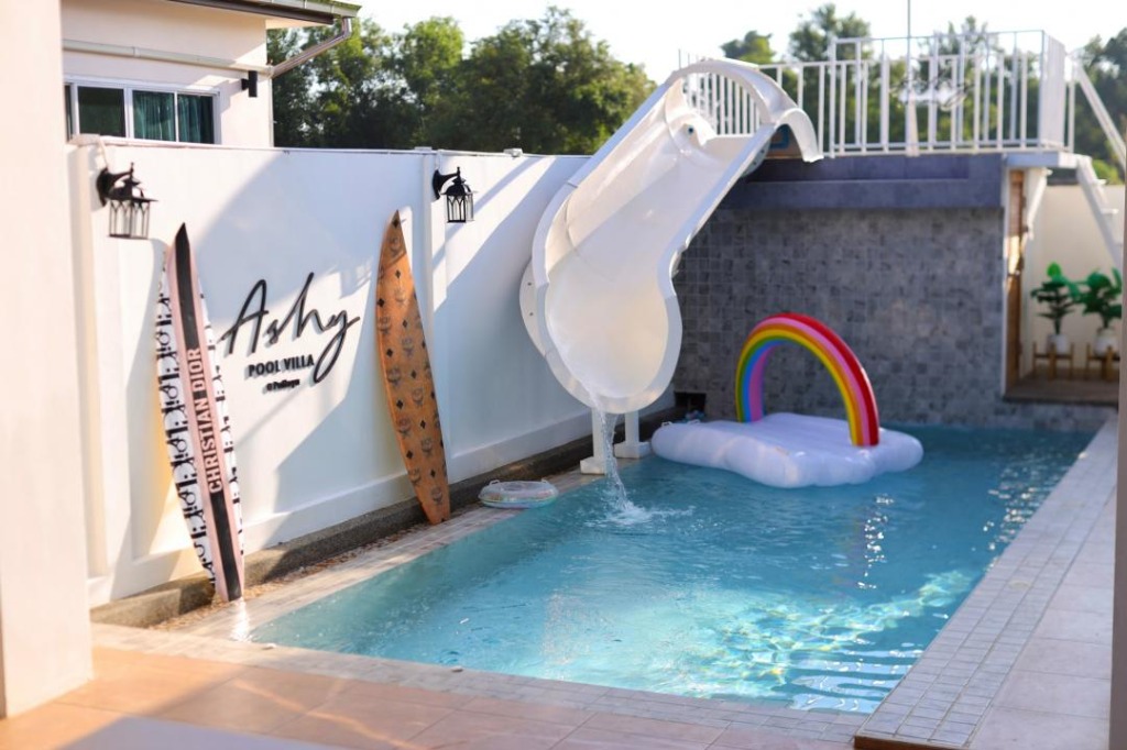 Ashy poolvilla