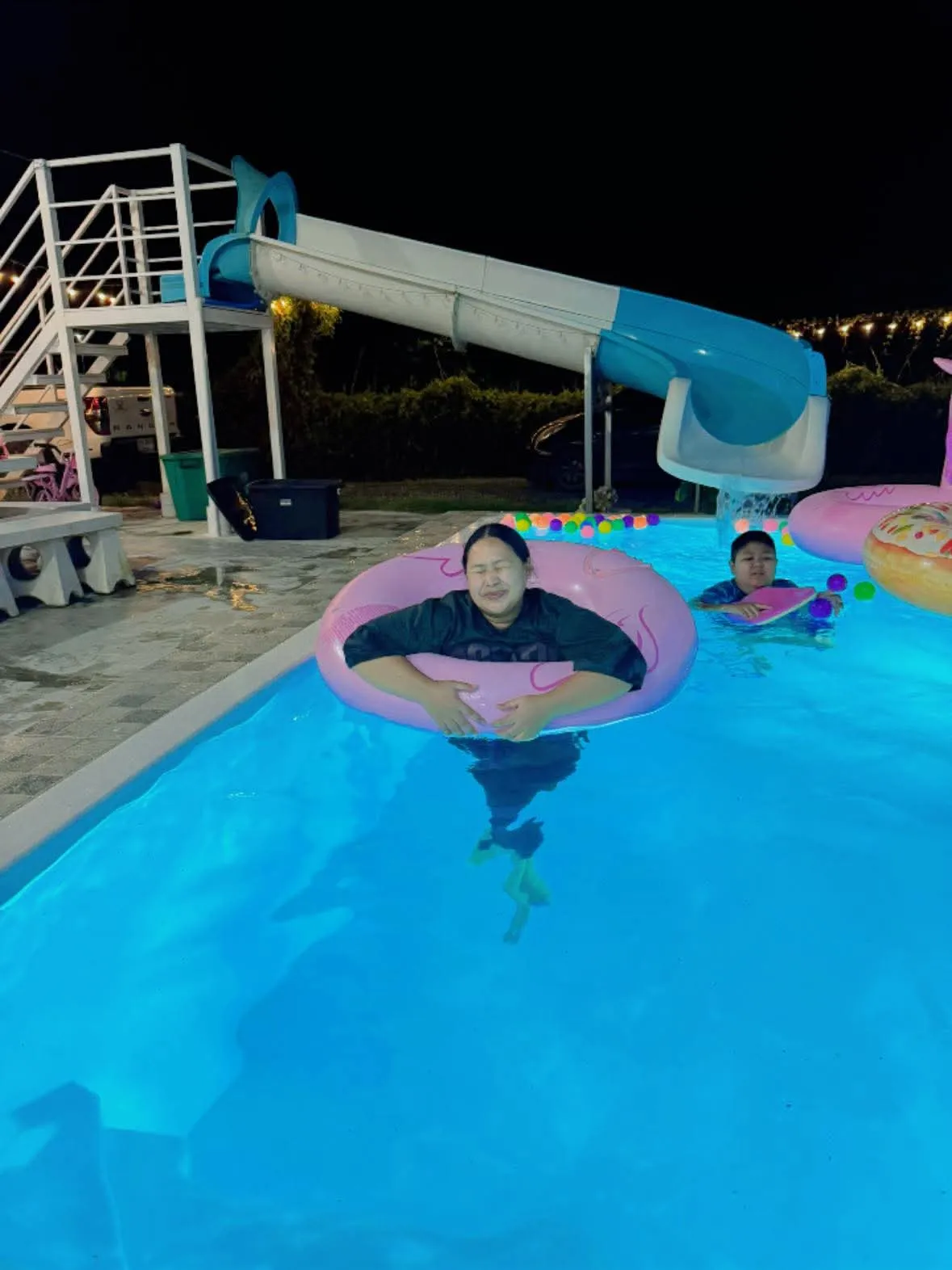 Pixel​ mountain​ view​ pool​villa​