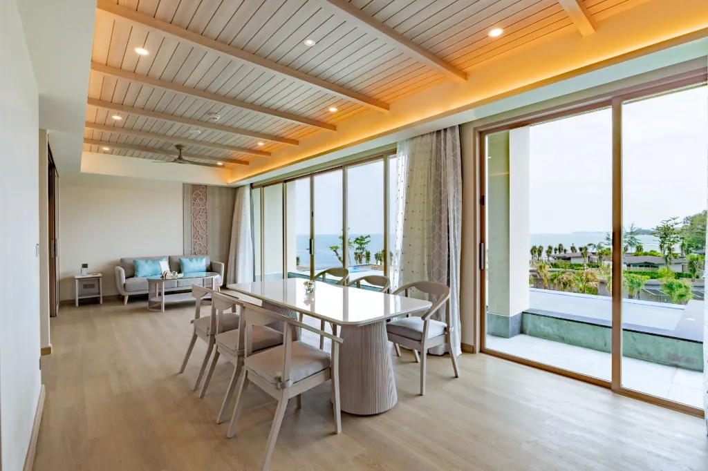 SEAVIEW PENTHOUSE FAMILY POOL SUITE