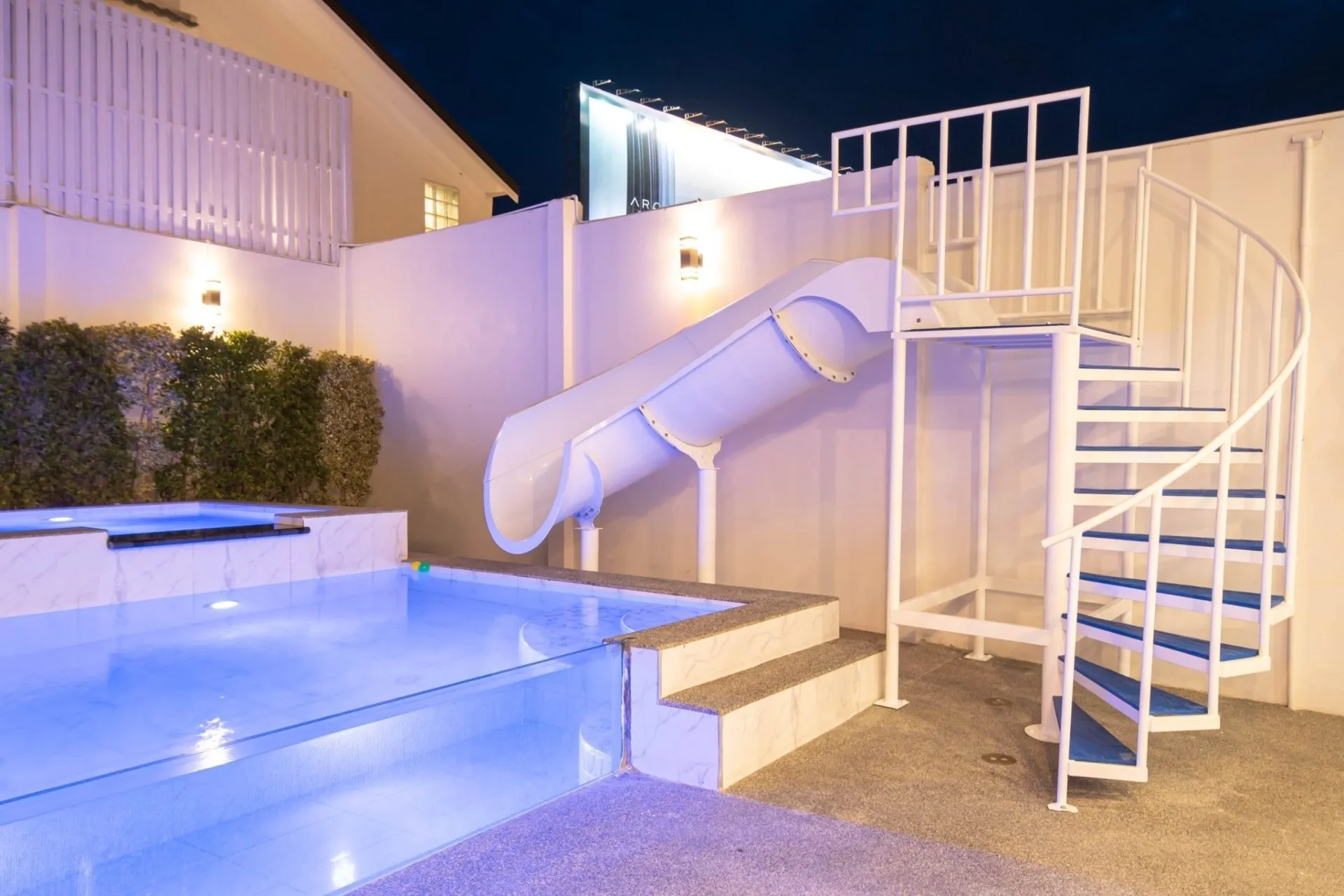 The R2 Poolvilla (little)