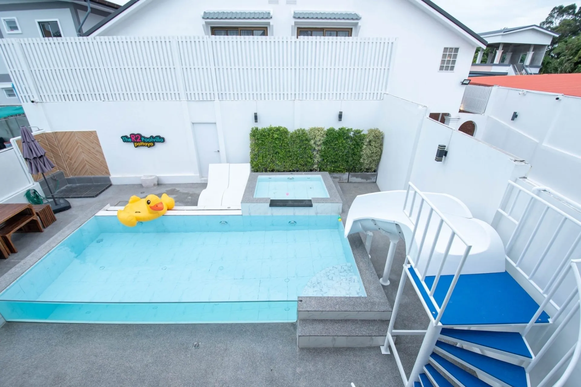 The R2 Poolvilla (little)