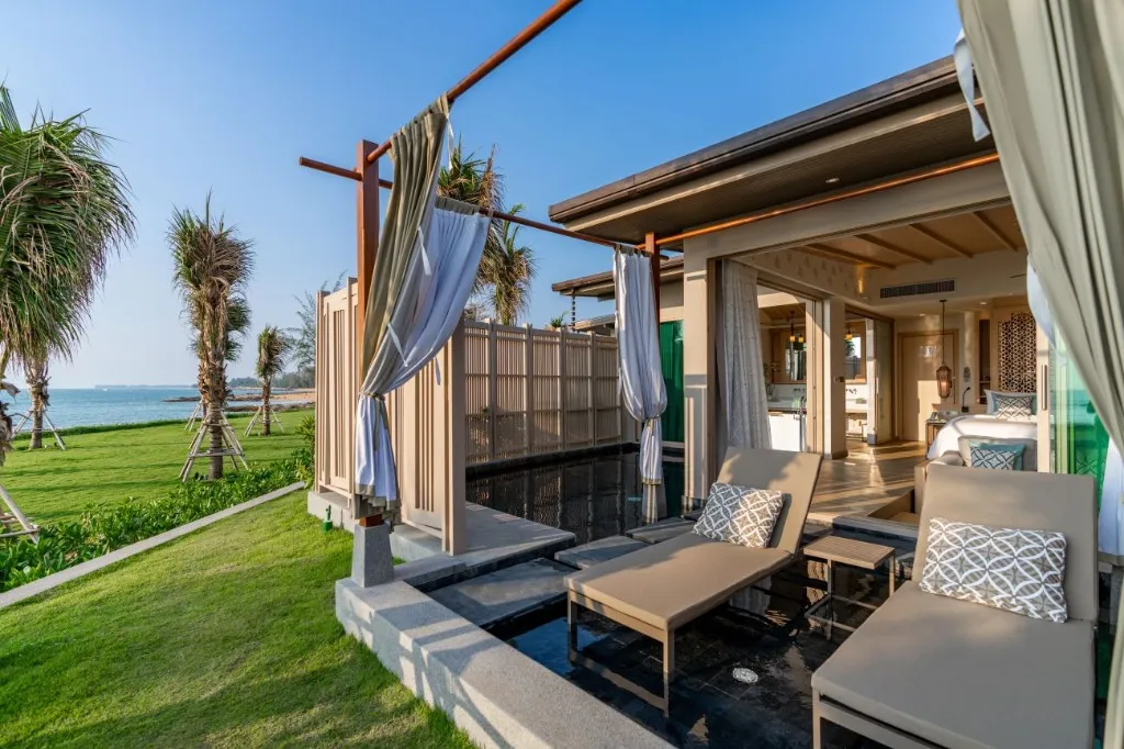 SEAFRONT POOL VILLA IN LOVE