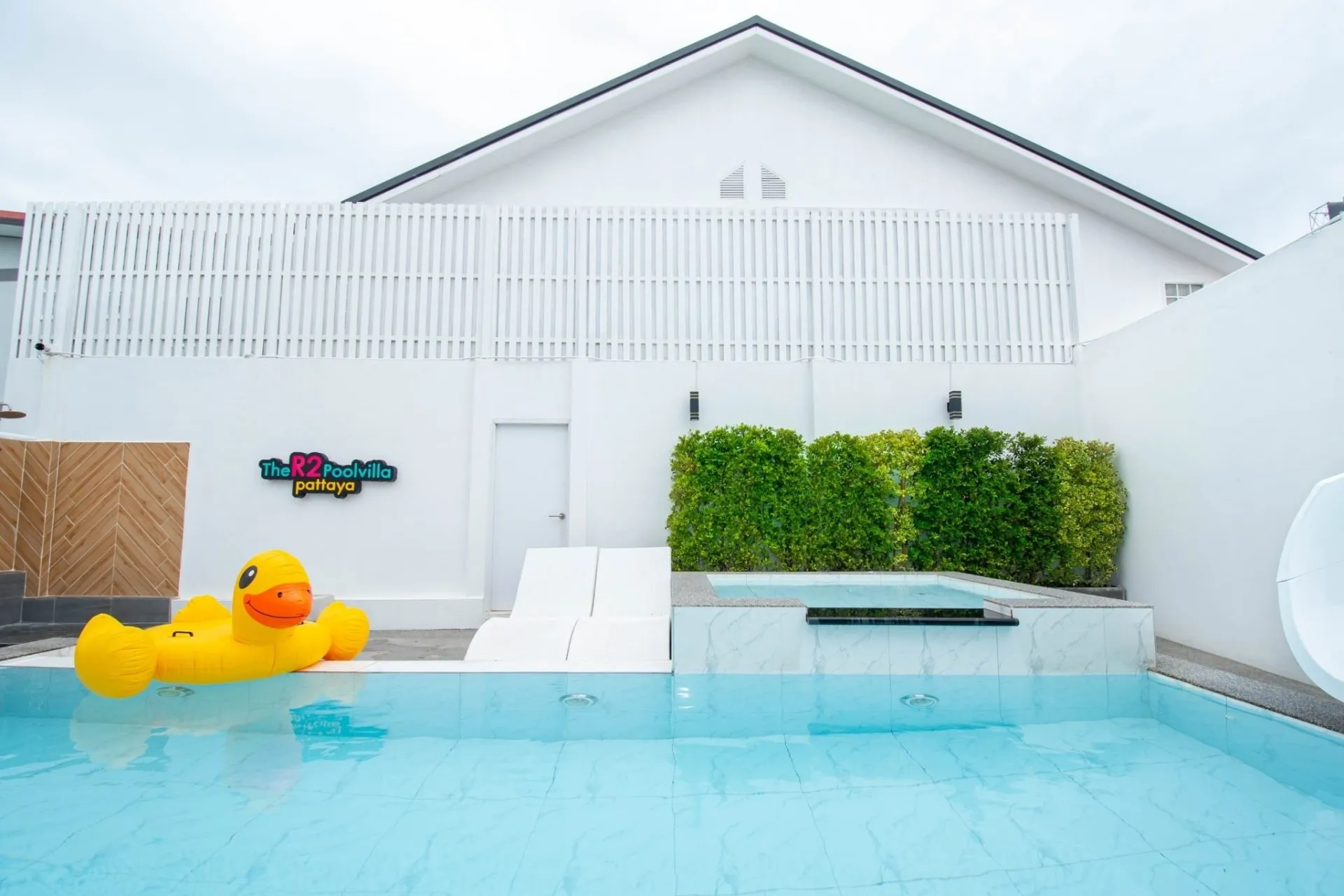 The R2 Poolvilla (little)