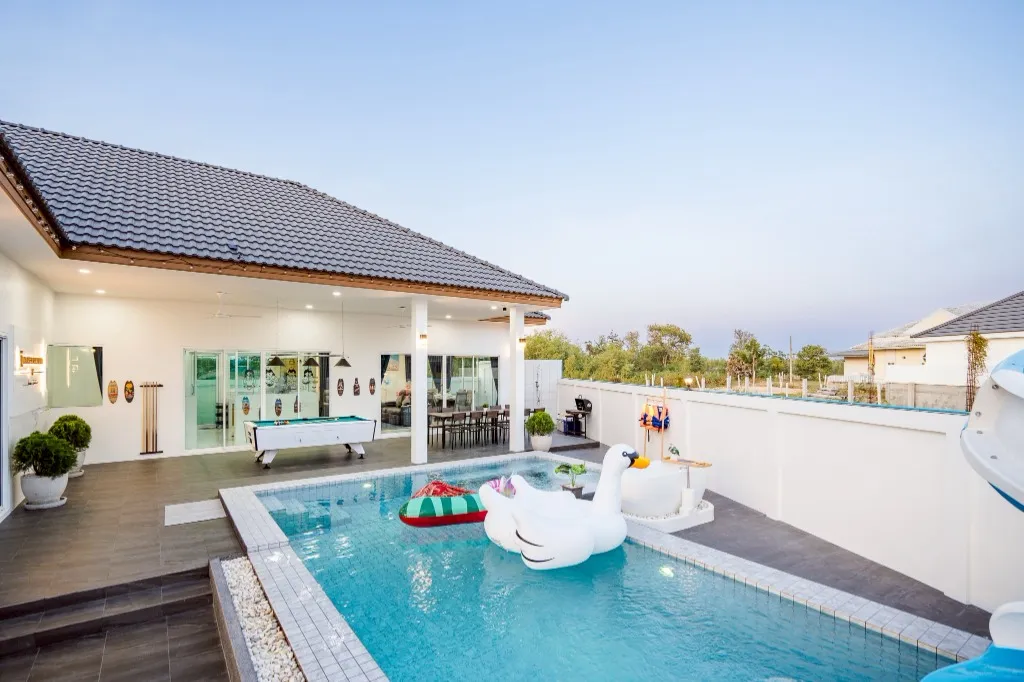 U can see pool villa