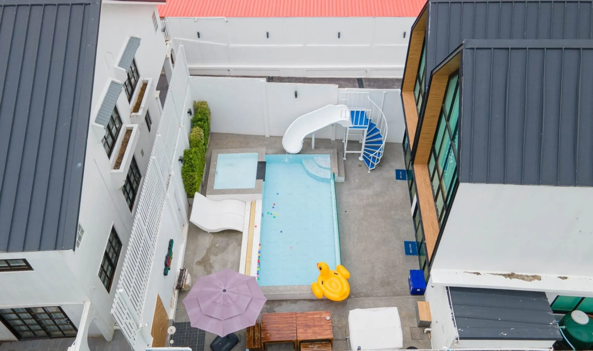 The R2 Poolvilla (little)