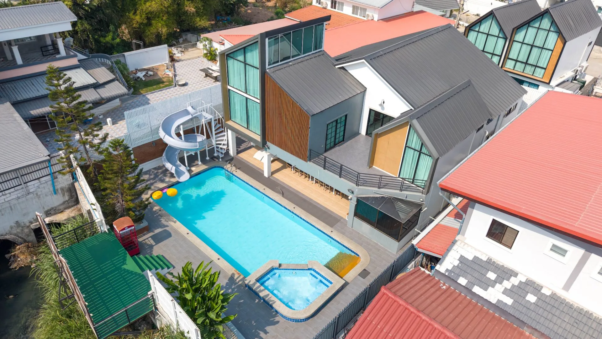 The R2 Poolvilla