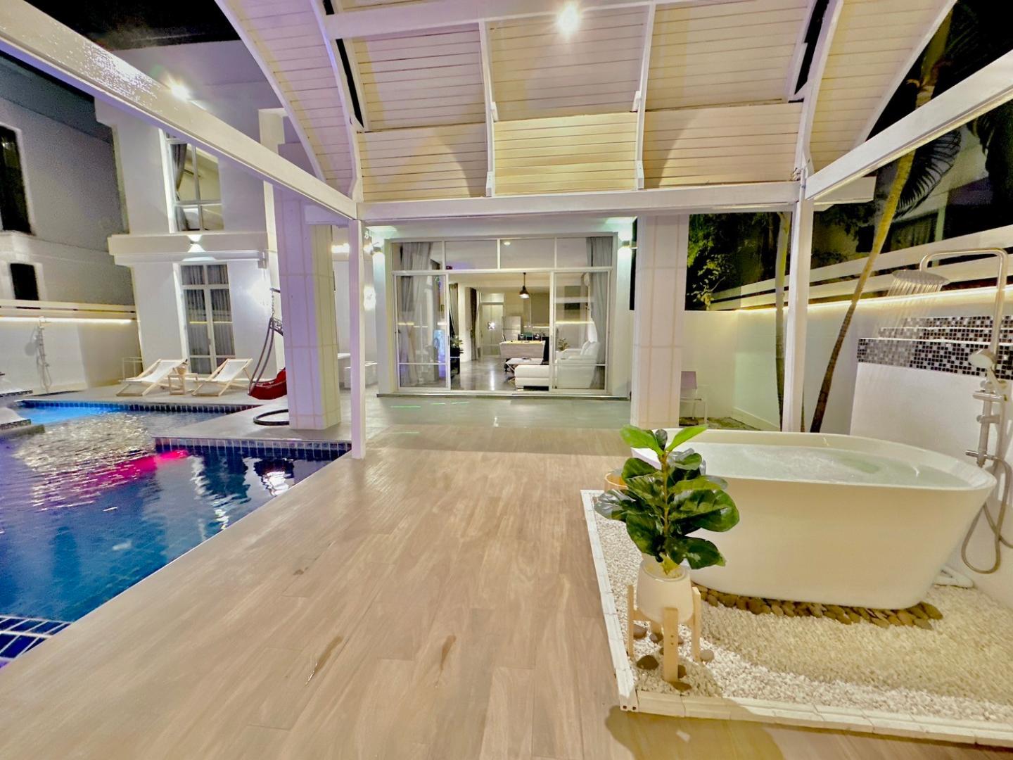 Family Pool Villa