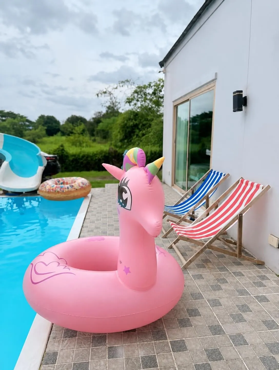 Pixel​ mountain​ view​ pool​villa​