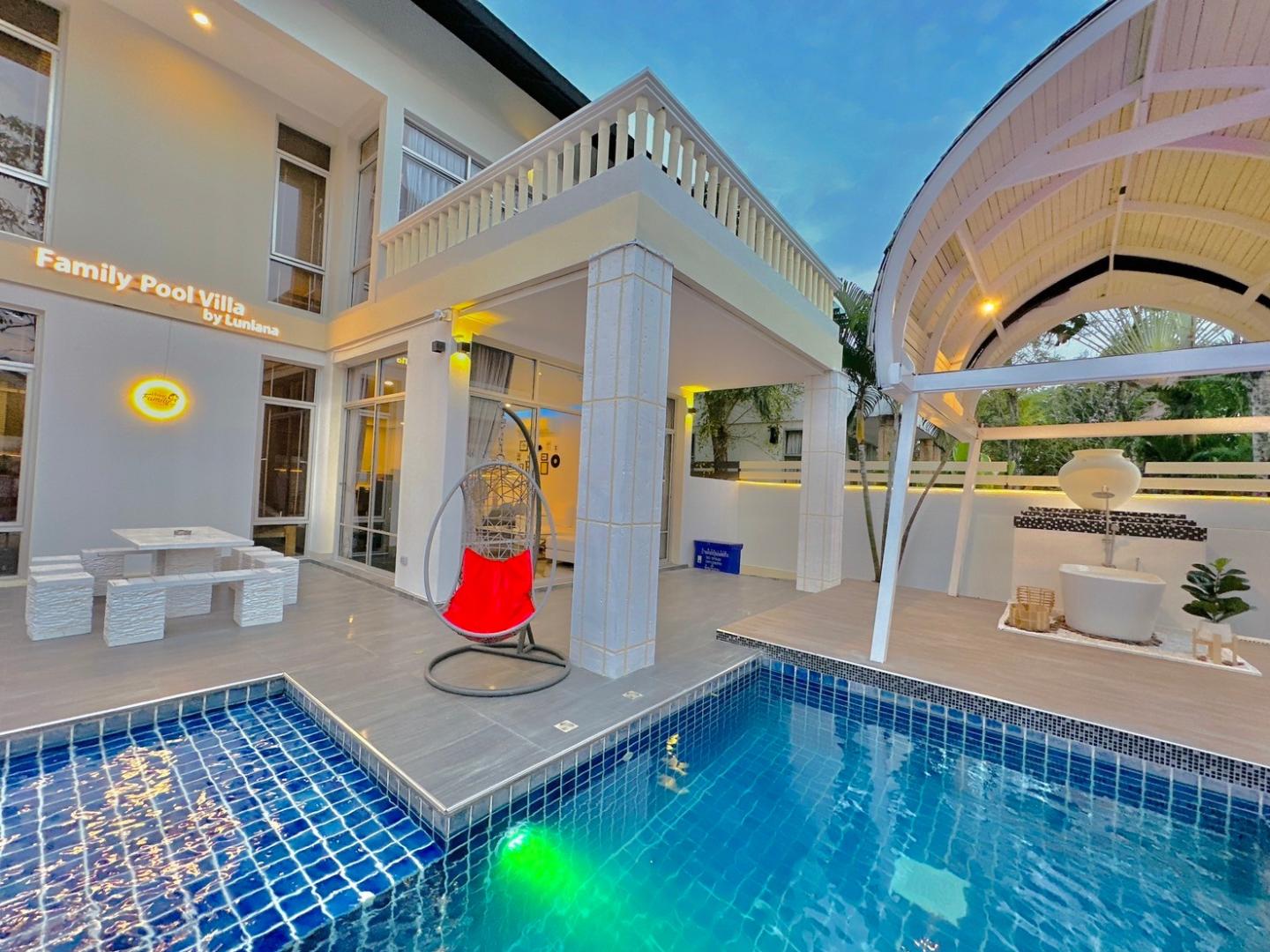 Family Pool Villa