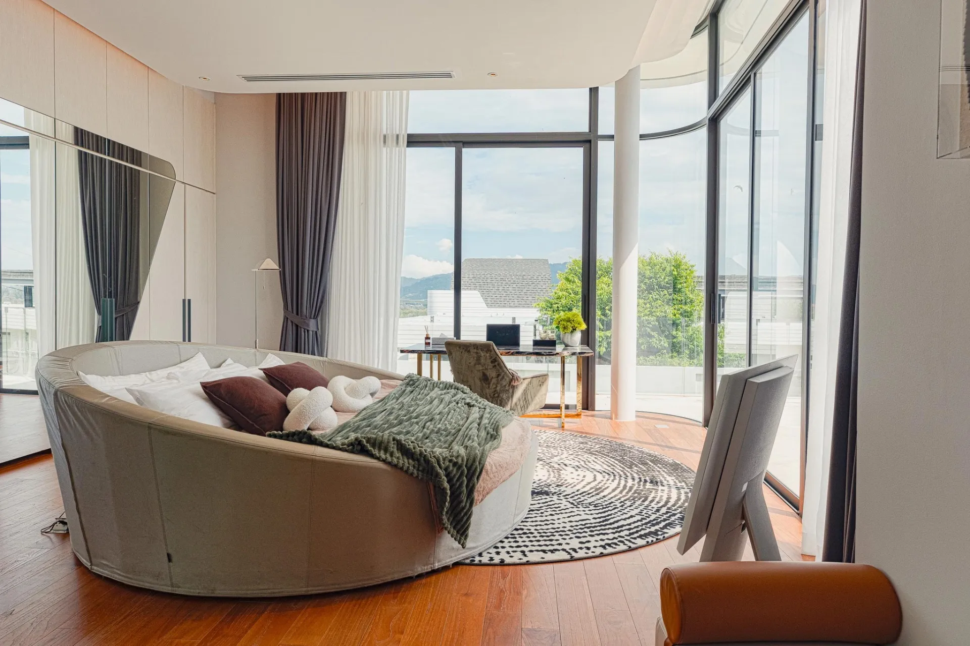 ZAVAYA VILLAS EVEREST