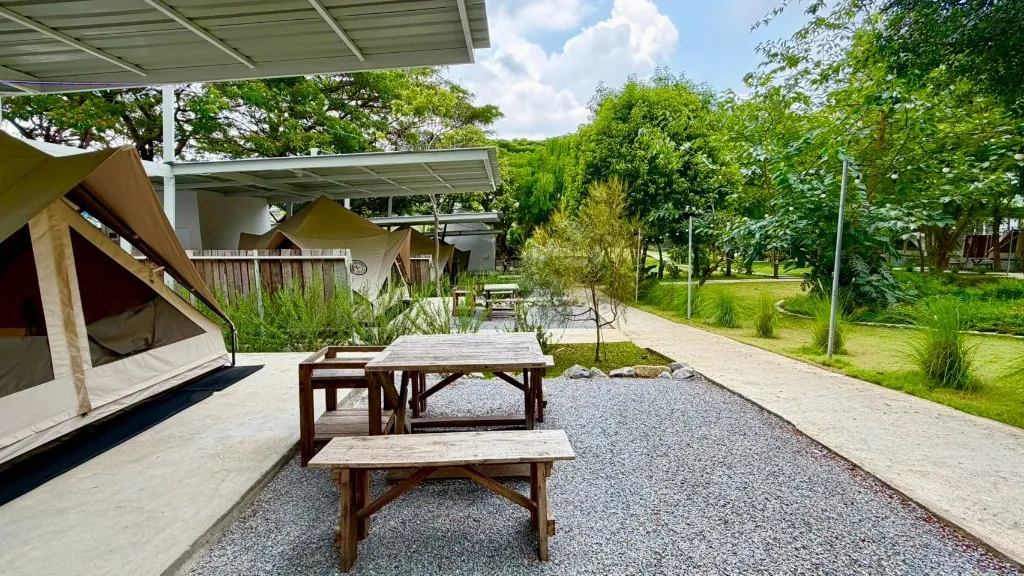 P2 Zone 2 เต็นท์ 2 ท่าน ฟาร์มสุข Glamping