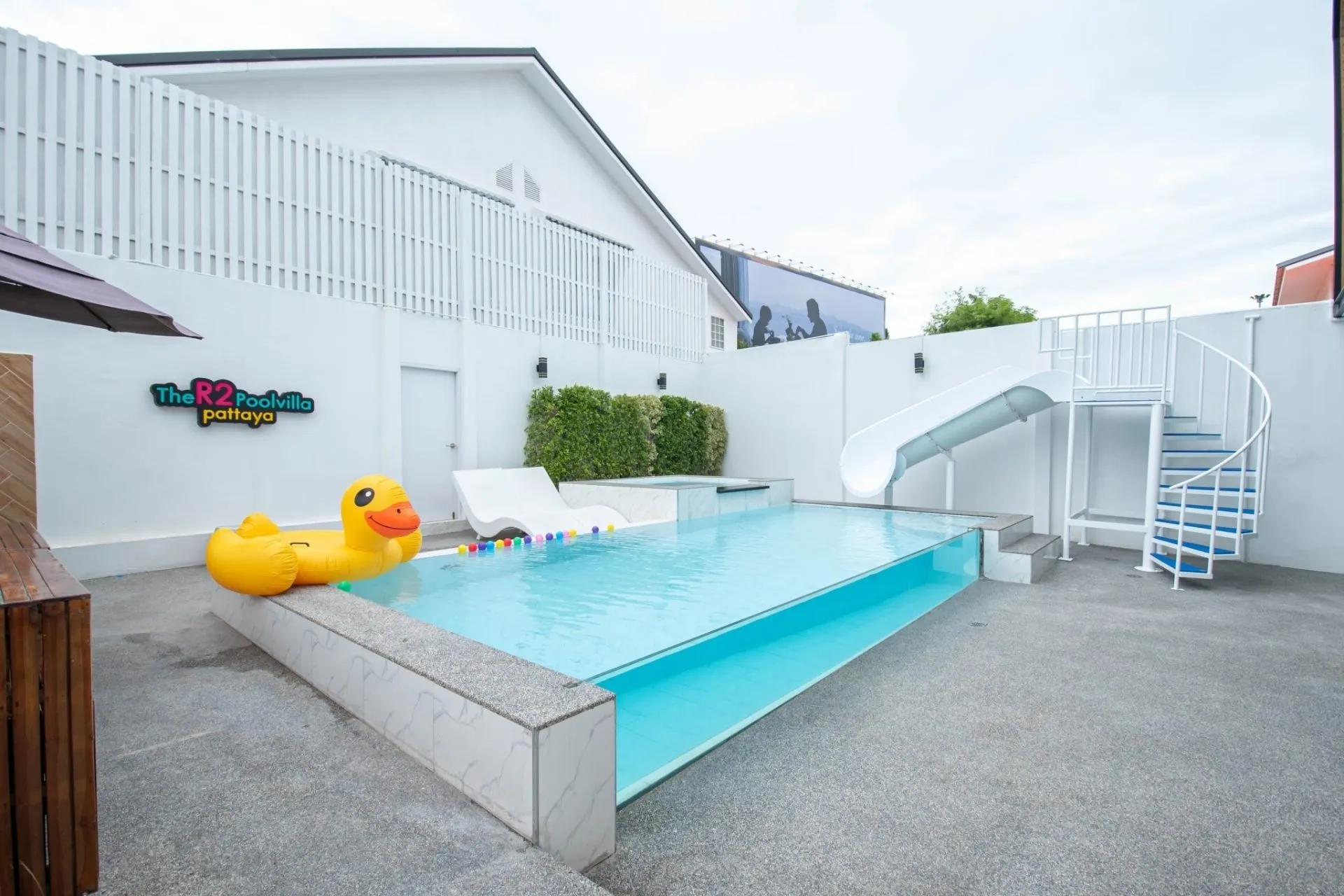 The R2 Poolvilla (little)