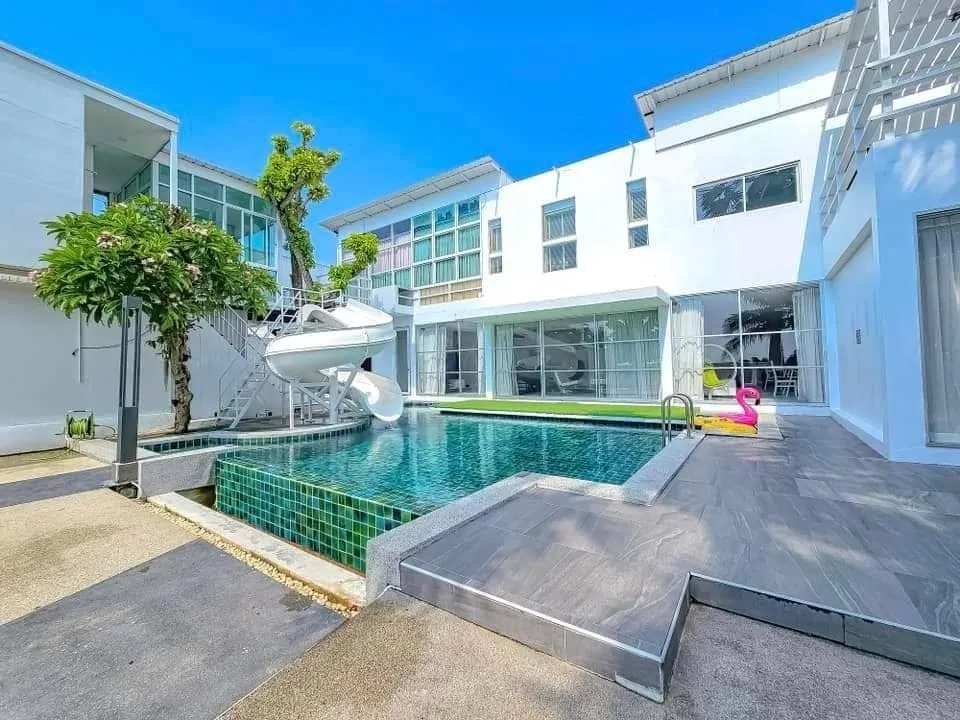 Sea Pearl Beachfront Pool Villa