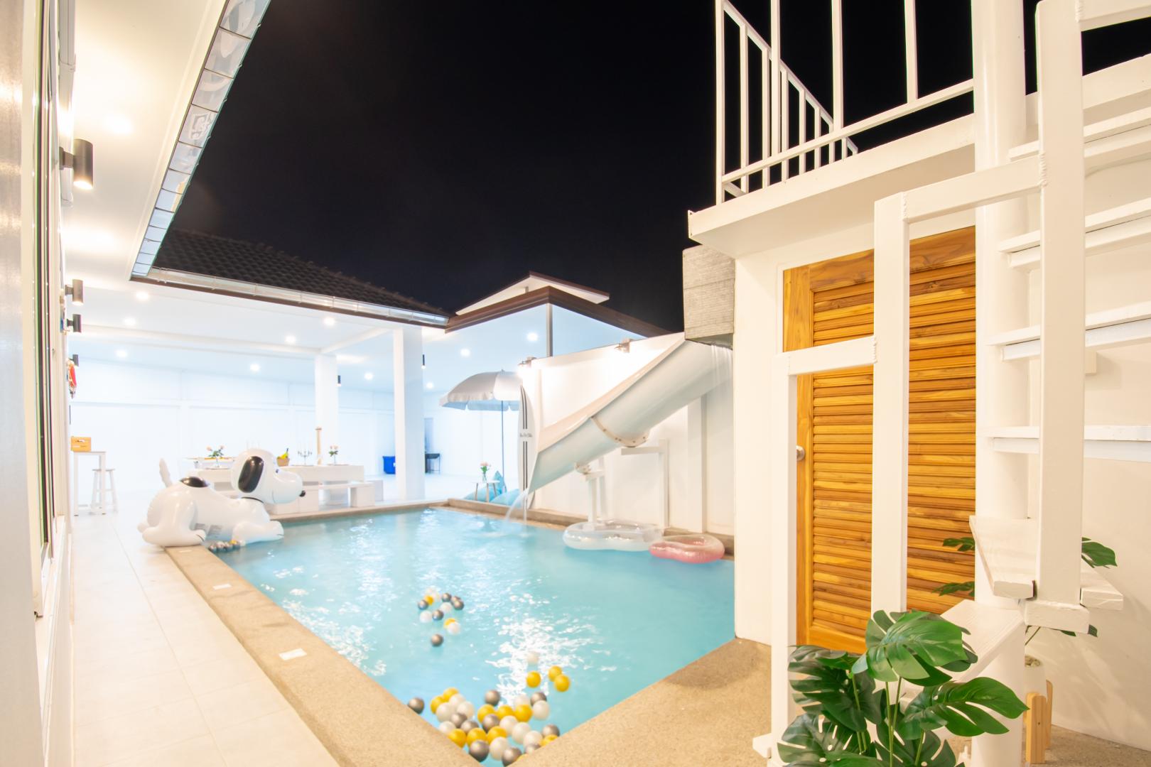 Mina pool villa pattaya