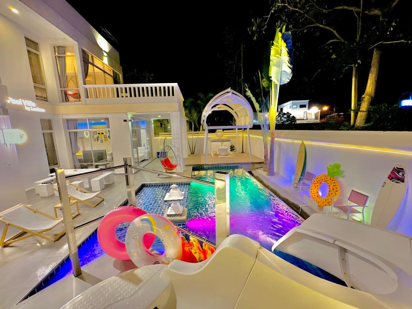 Family Pool Villa