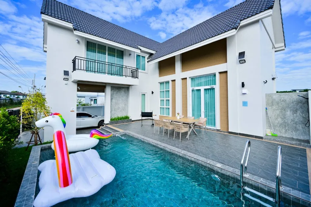 Santara Poolvilla Udon