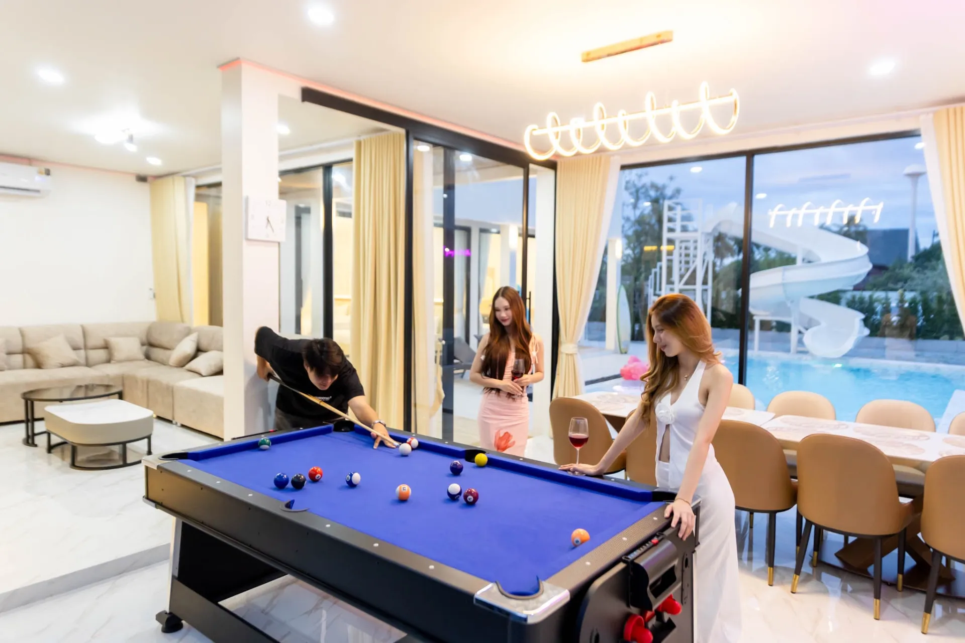 E YonG บ้านพักพูลวิลล่าบางแสน