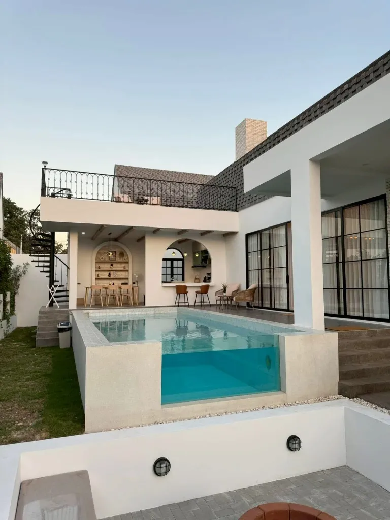 Monique เขาใหญ่