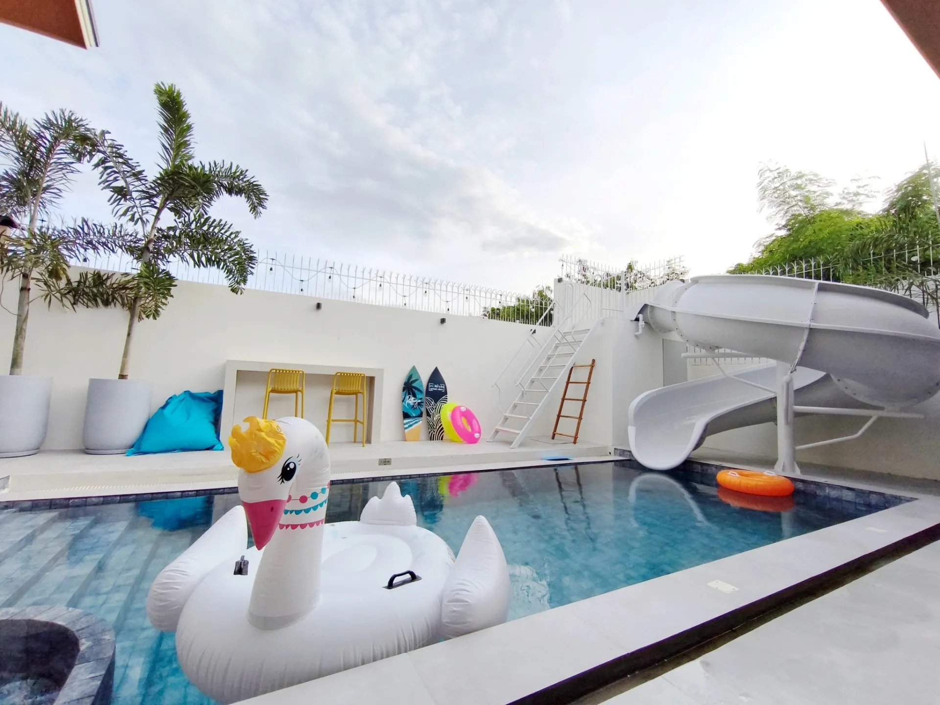 BLUE WHALE Pool Villa Pattaya