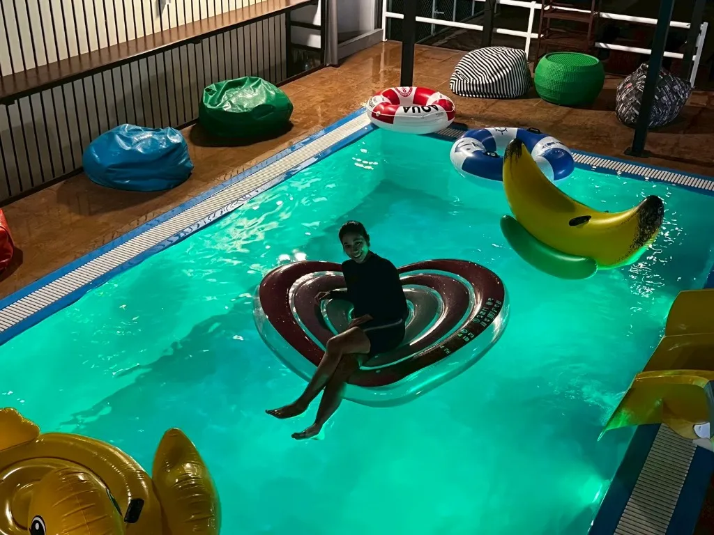 บ้านริมธารบางเสร่ 