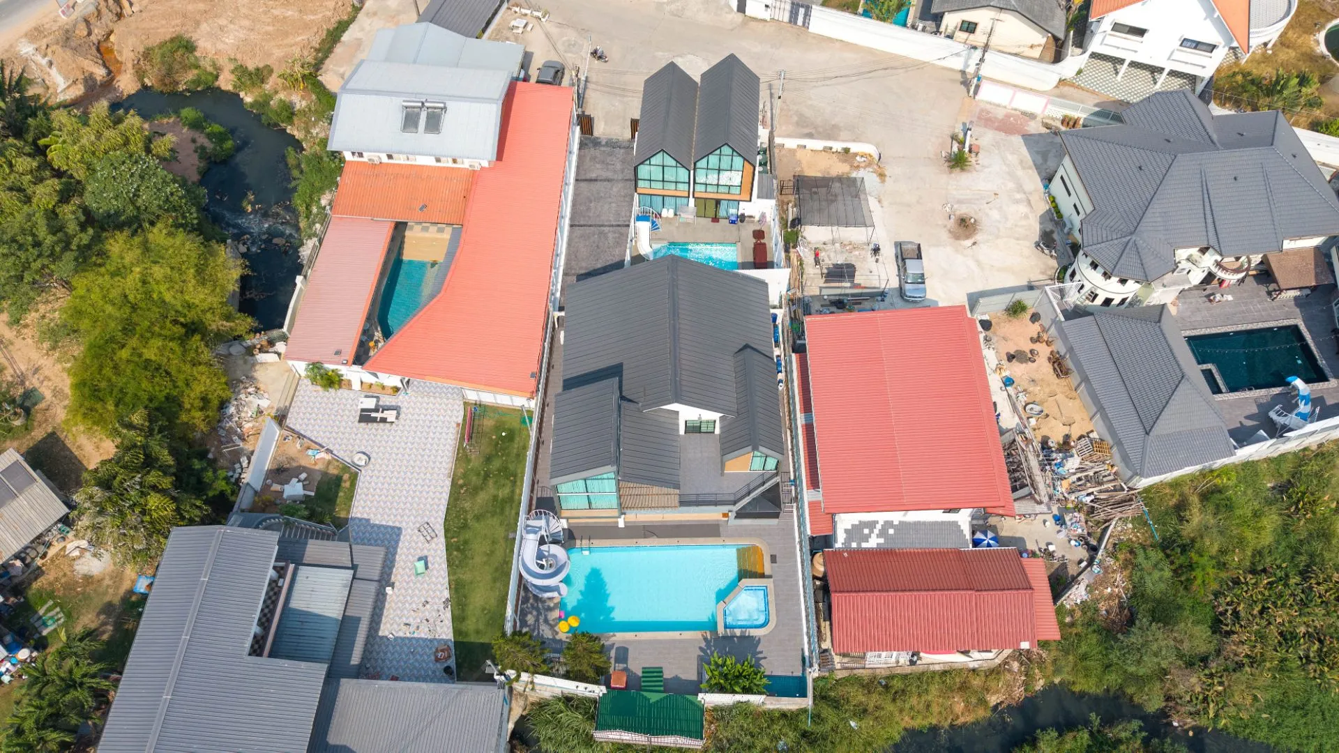 The R2 Poolvilla