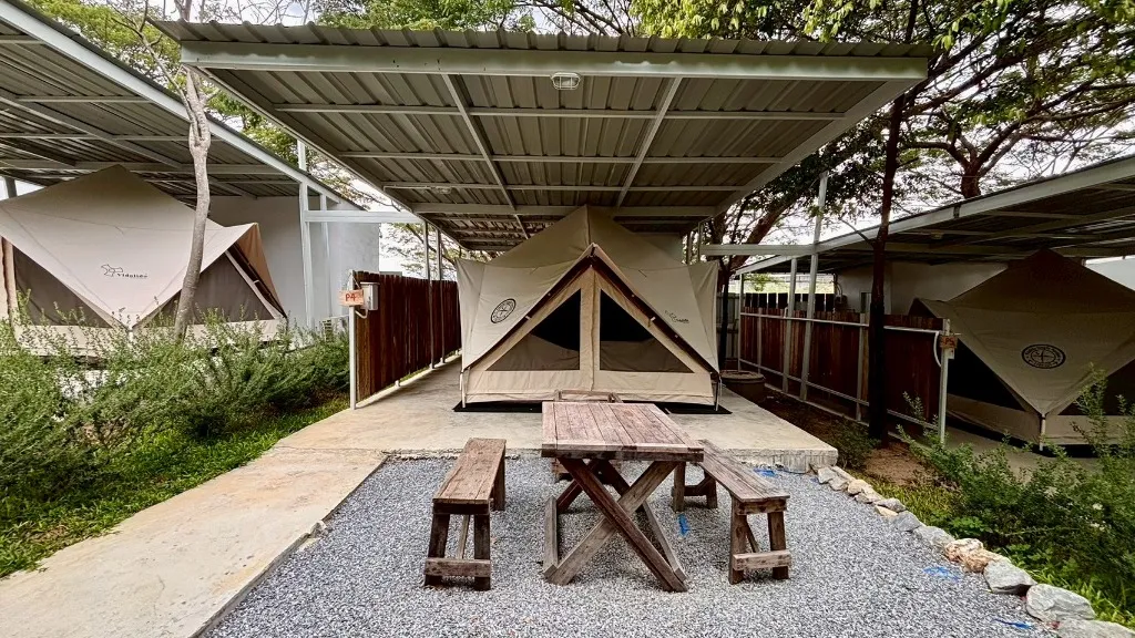 P4 Zone 2 เต็นท์ 2 ท่าน ฟาร์มสุข Glamping