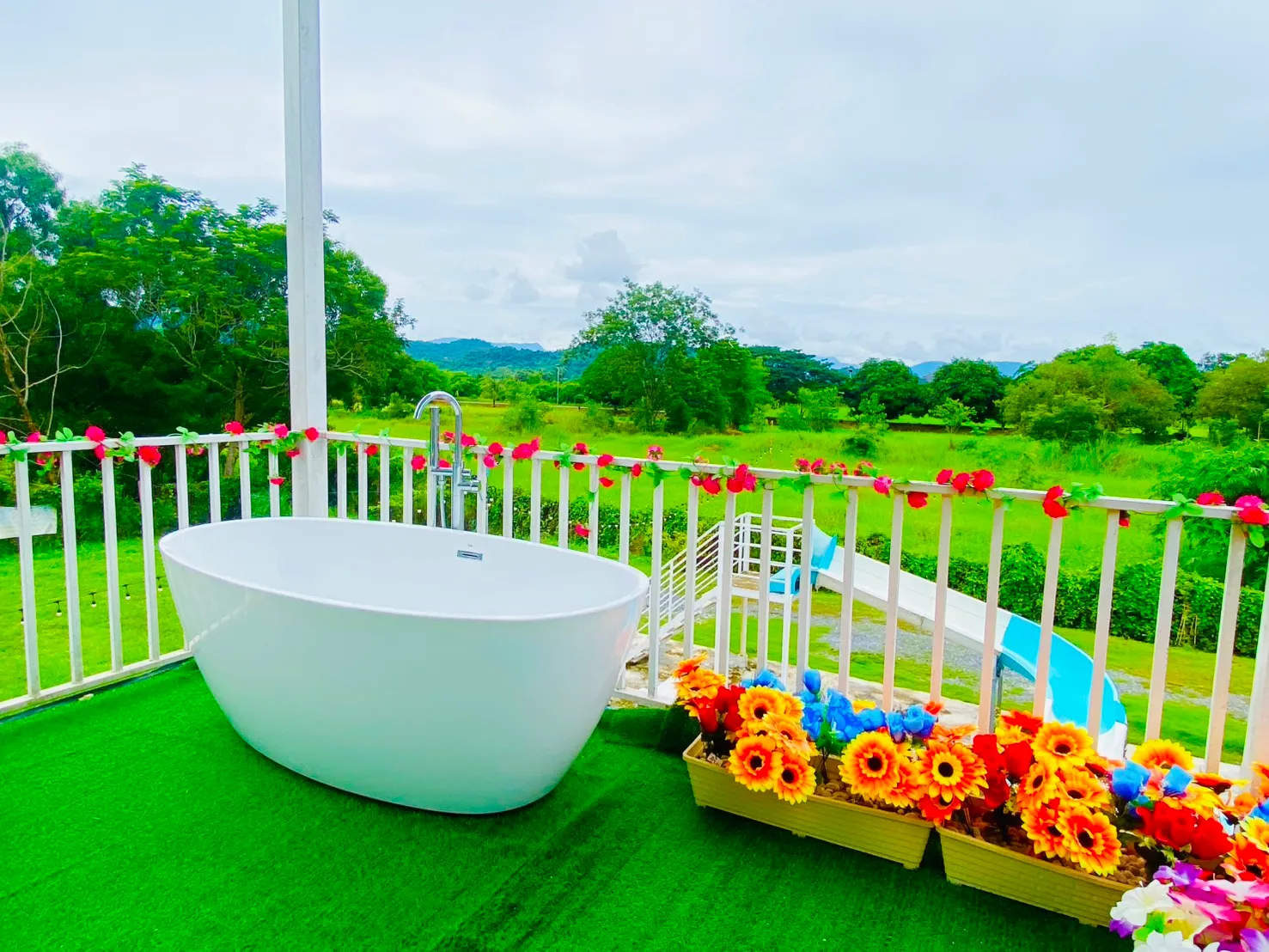Pixel​ mountain​ view​ pool​villa​