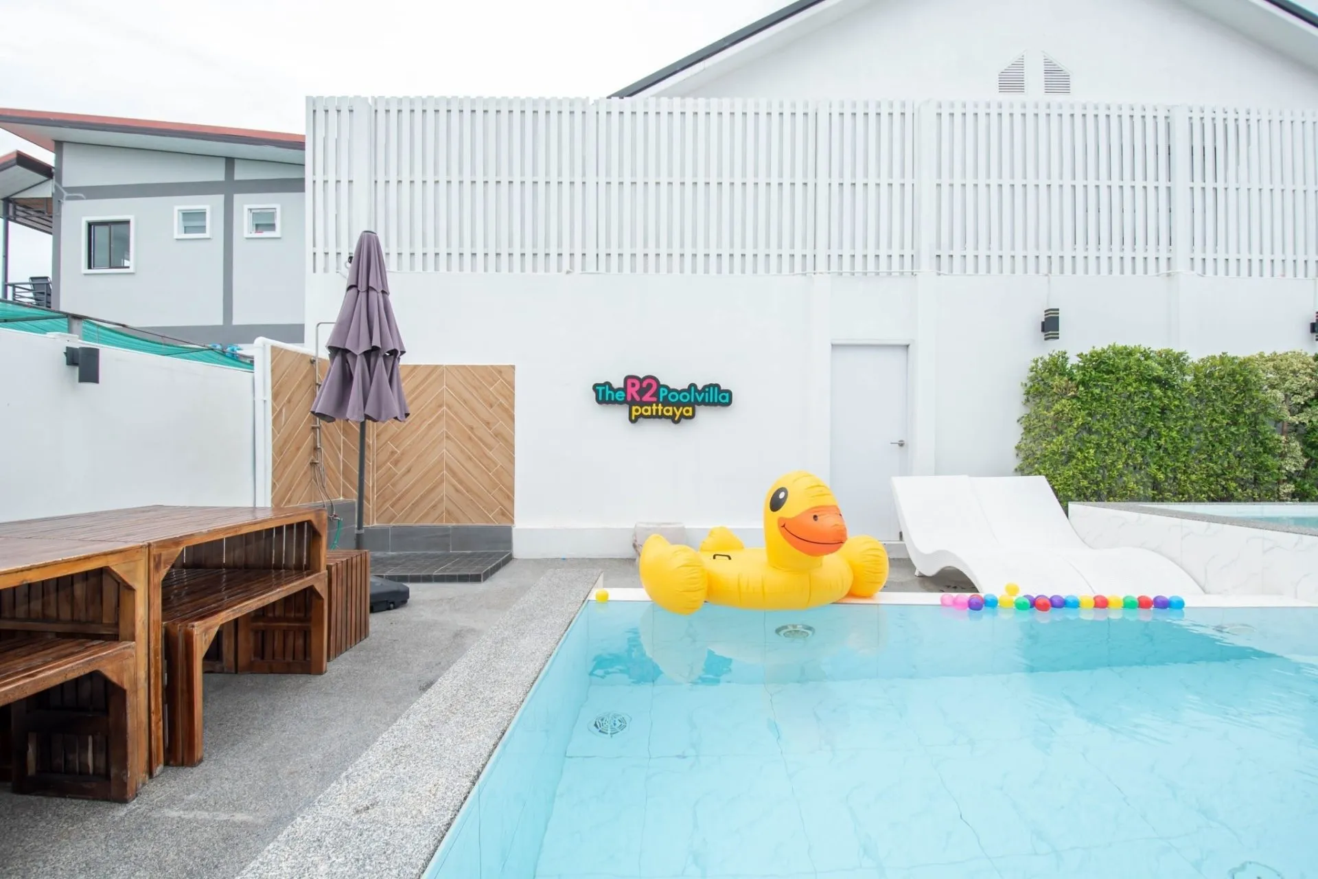 The R2 Poolvilla (little)