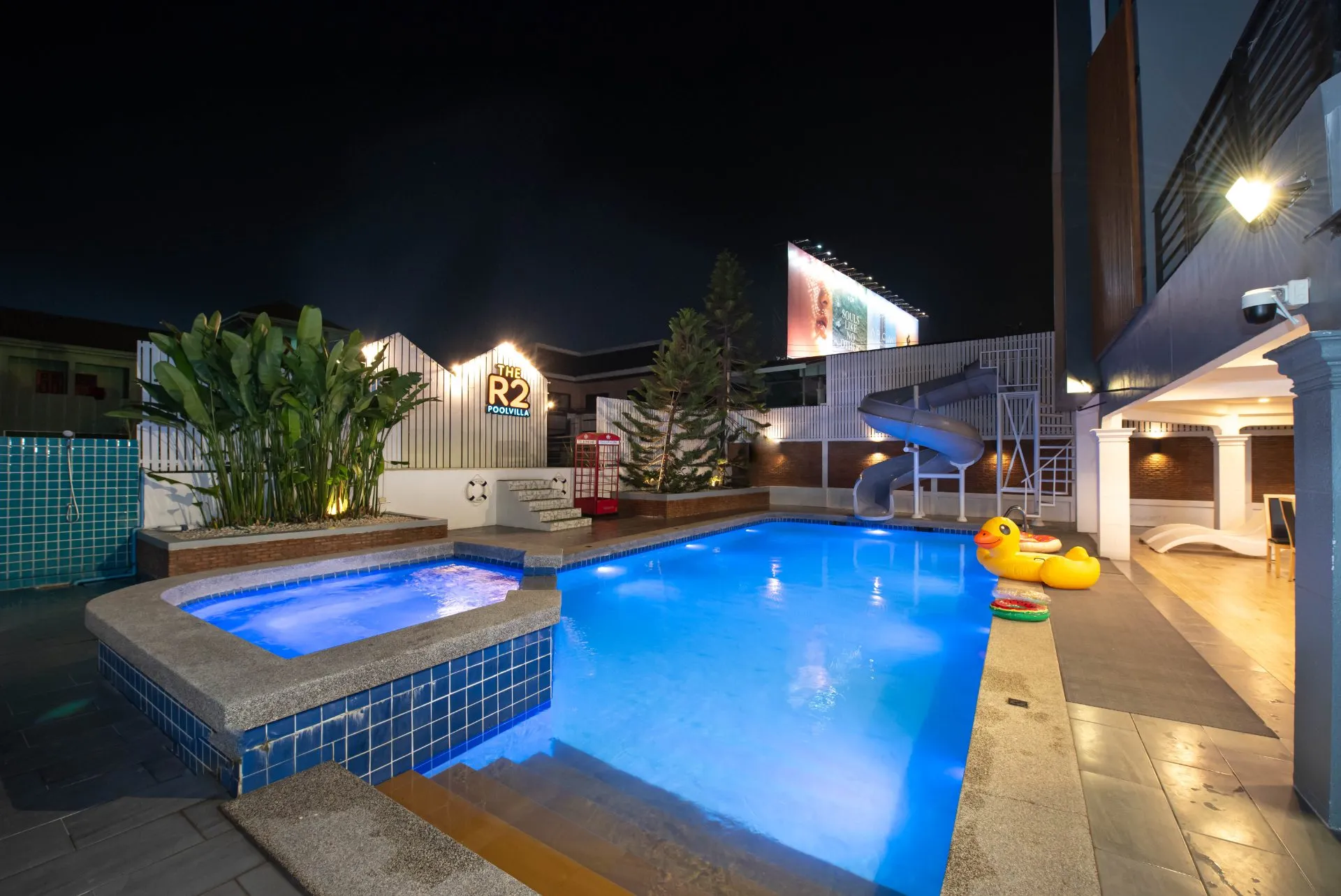 The R2 Poolvilla