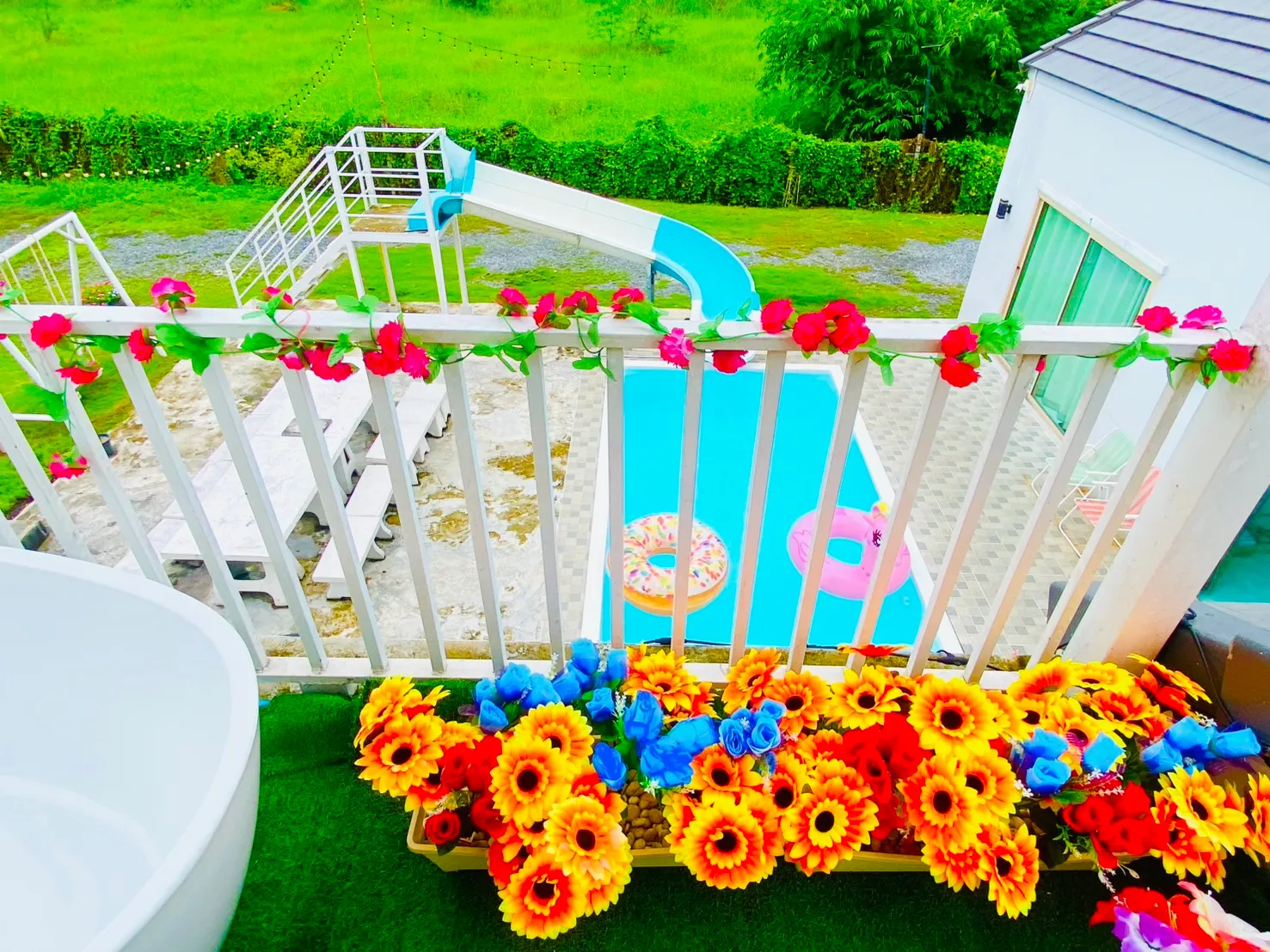 Pixel​ mountain​ view​ pool​villa​
