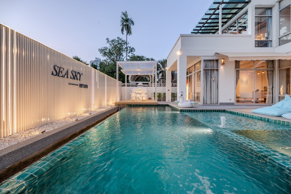 Sea Sky Pool villa