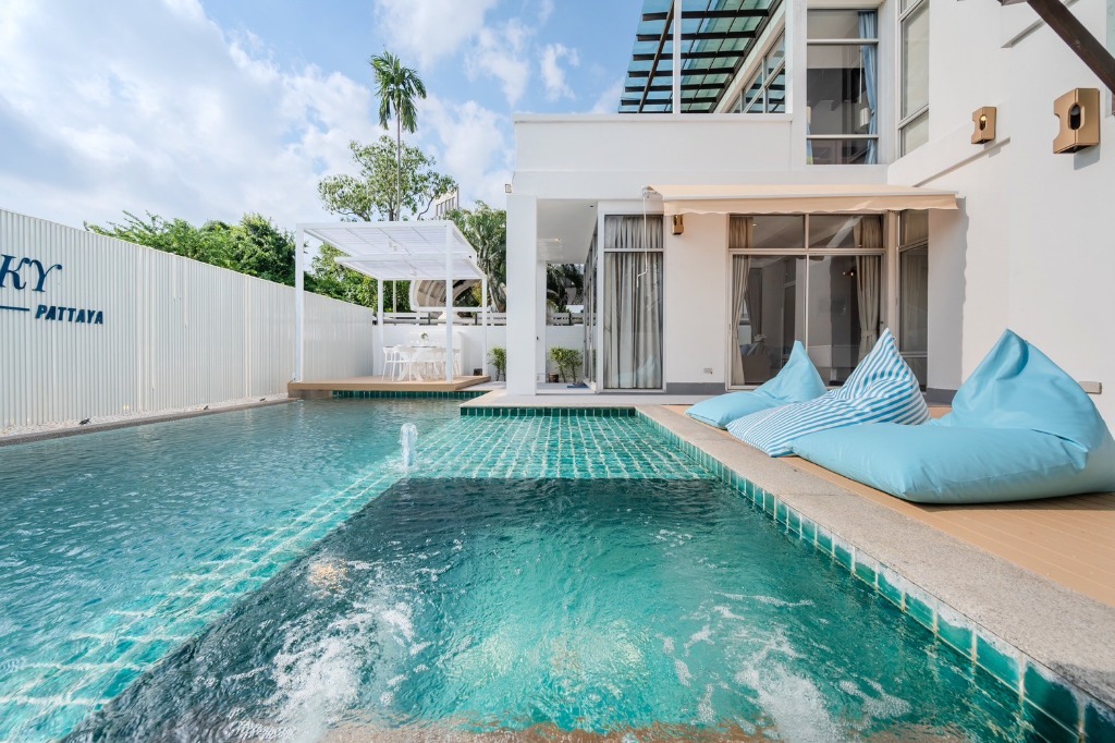 Sea Sky Pool villa