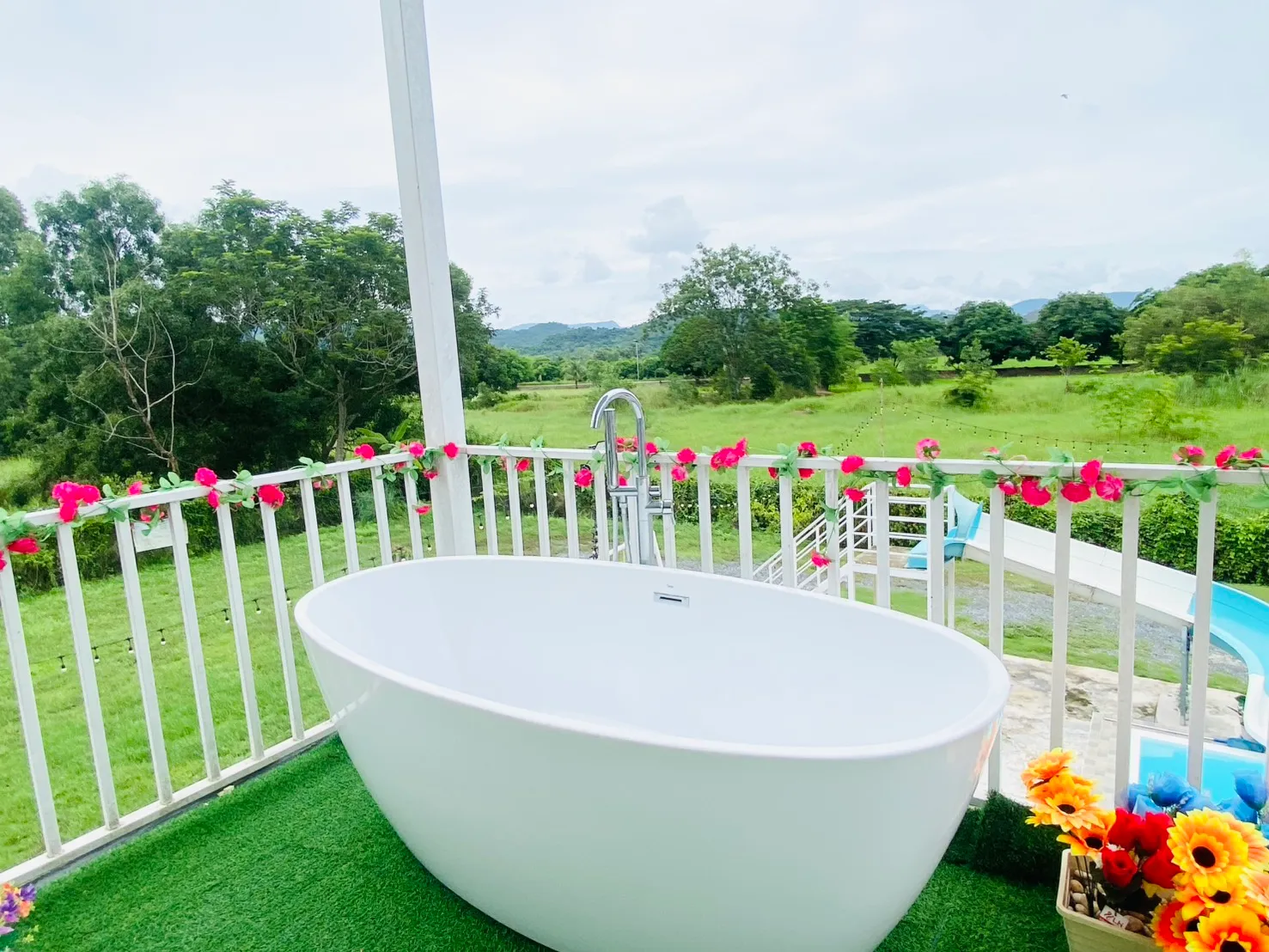 Pixel​ mountain​ view​ pool​villa​